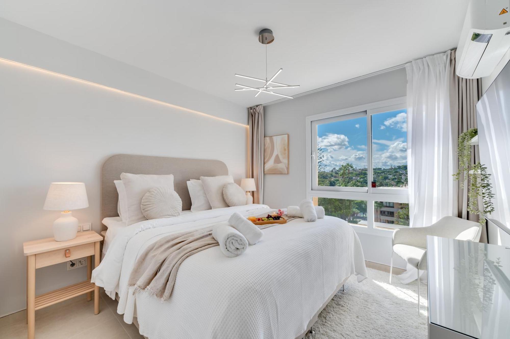 Newly Renovated Sunlit 3 Bdrm With Stunning Views Apartment