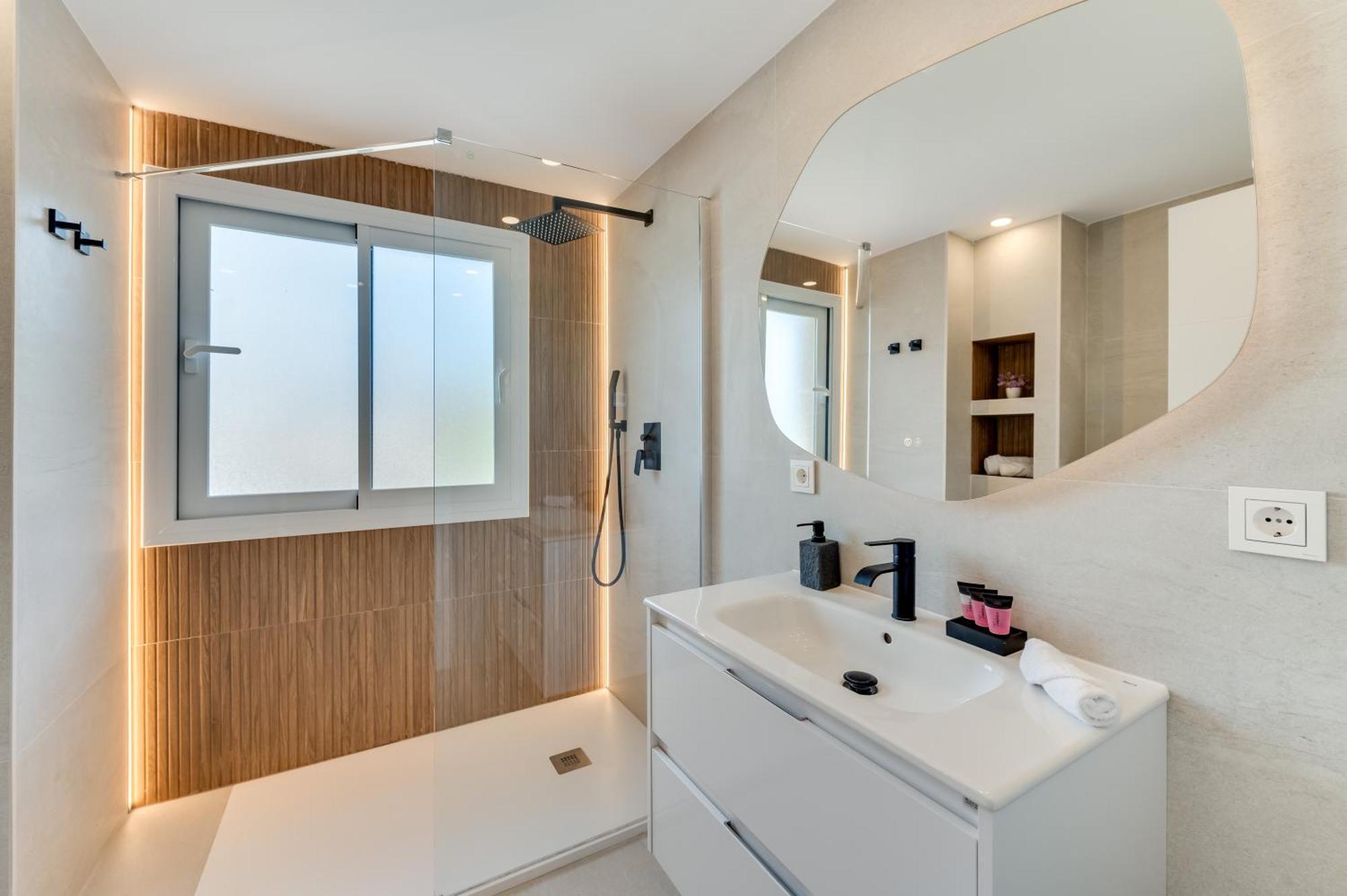 Apartment Newly Renovated Sunlit 3 Bdrm With Stunning Views Marbella