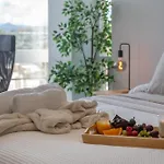 Newly Renovated Sunlit 3 Bdrm Apt With Stunning Views