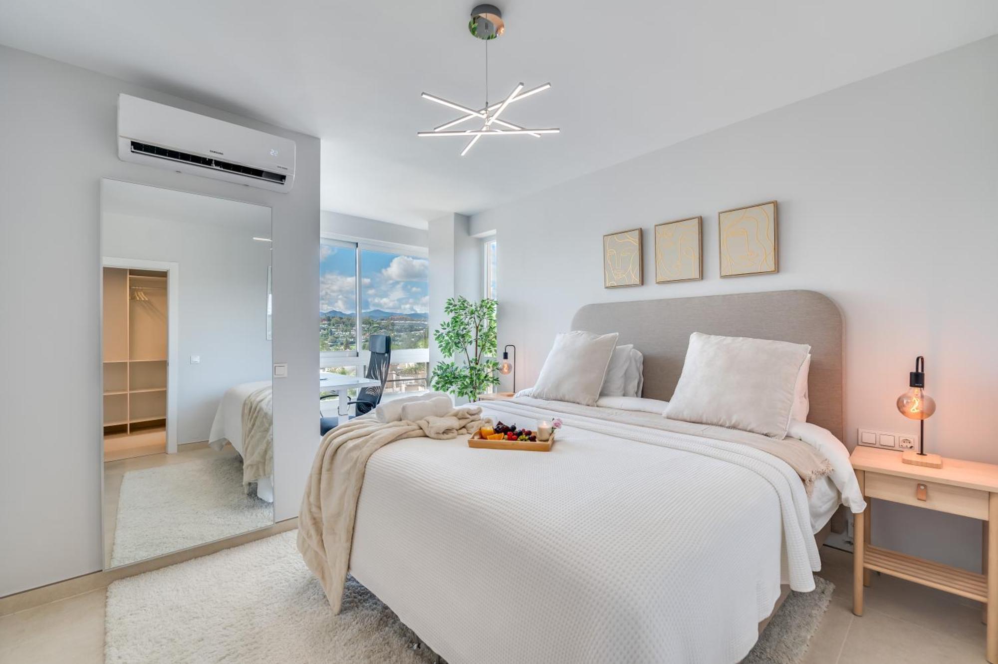 Newly Renovated Sunlit 3 Bdrm With Stunning Views * Marbella
