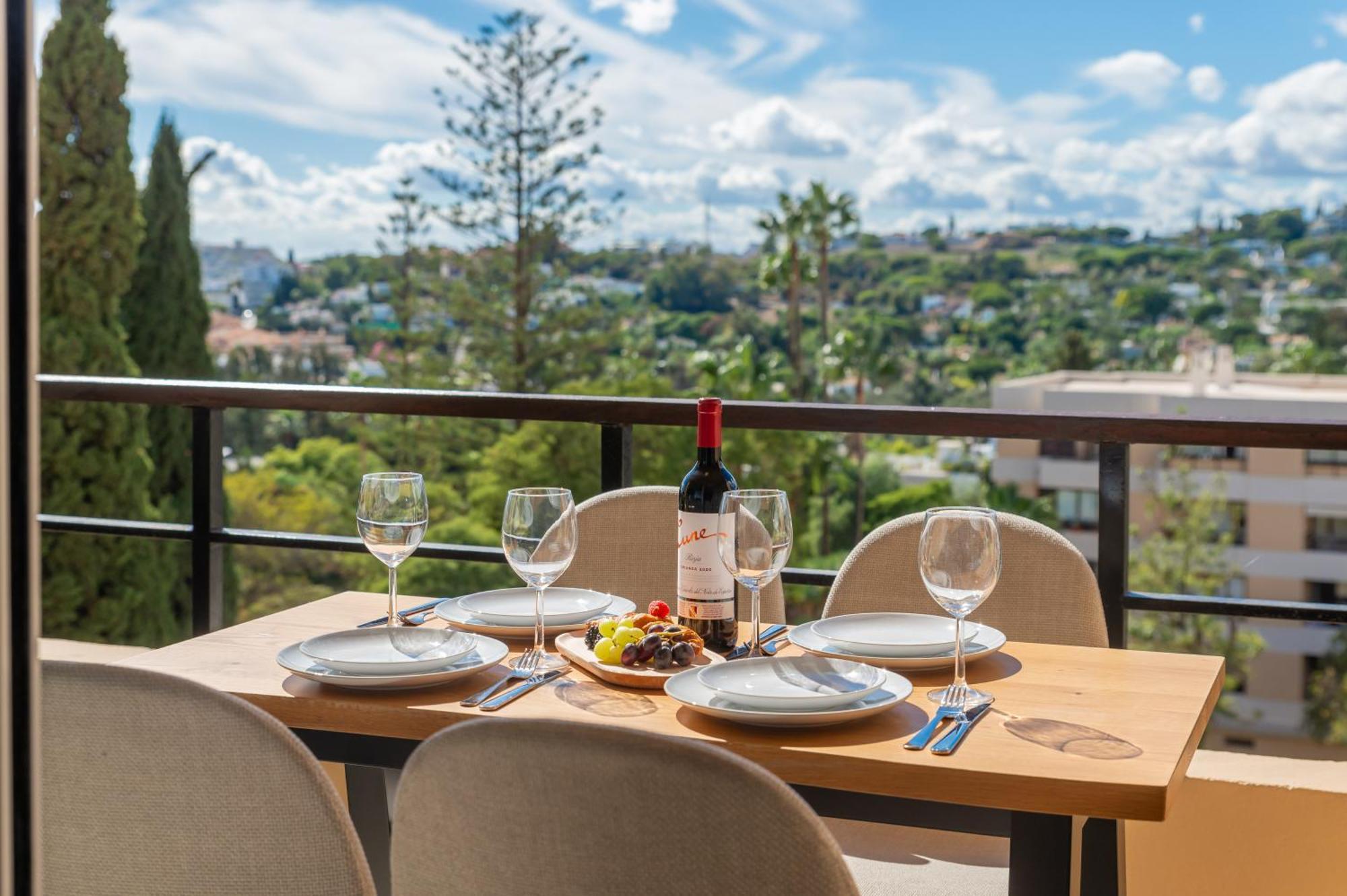 Apartment Newly Renovated Sunlit 3 Bdrm With Stunning Views Marbella