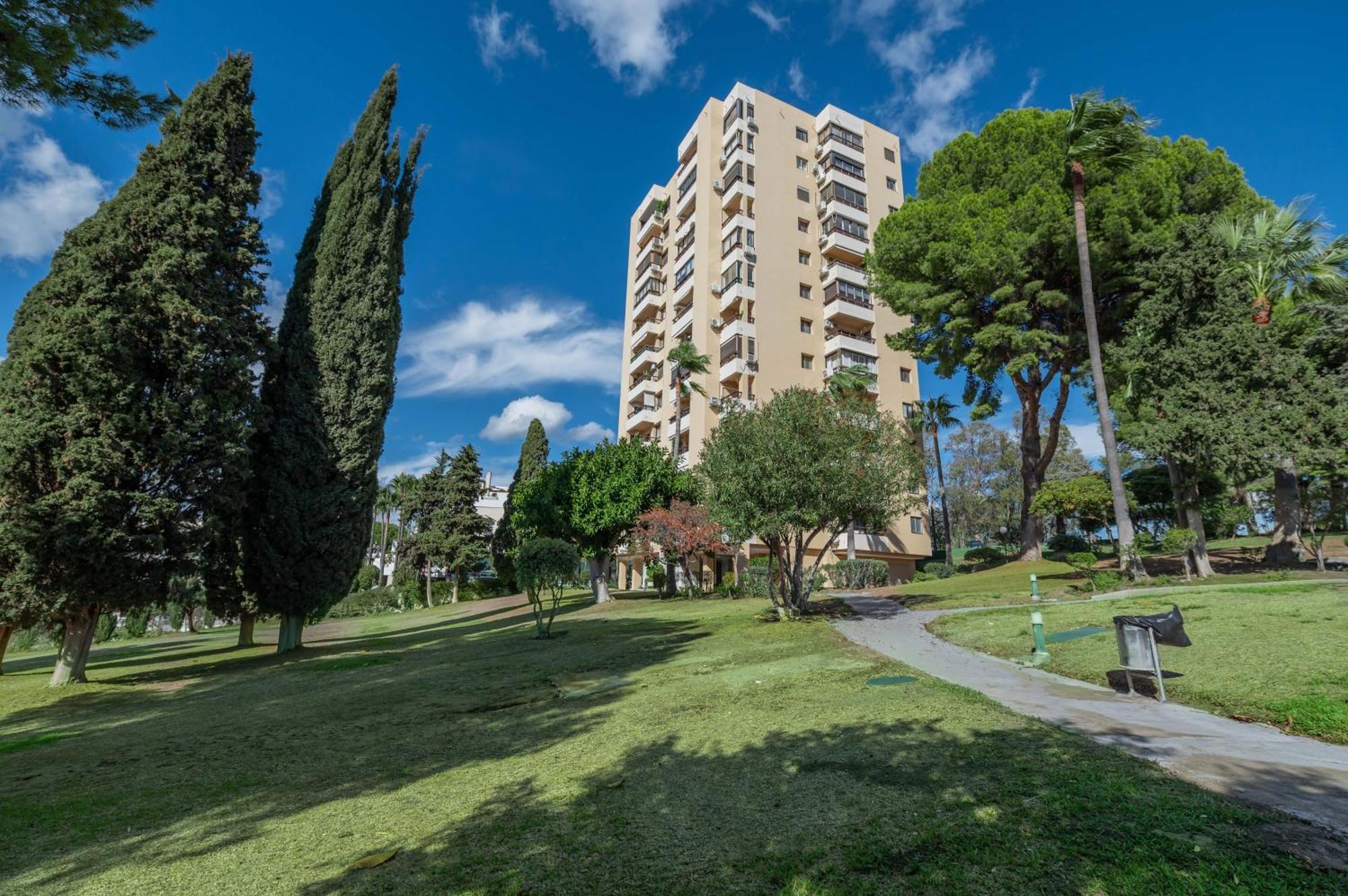 Apartment Newly Renovated Sunlit 3 Bdrm With Stunning Views Marbella
