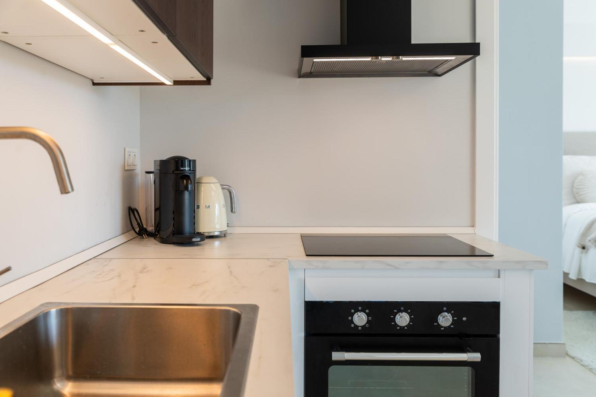 Newly Renovated Sunlit 3 Bdrm With Stunning Views
