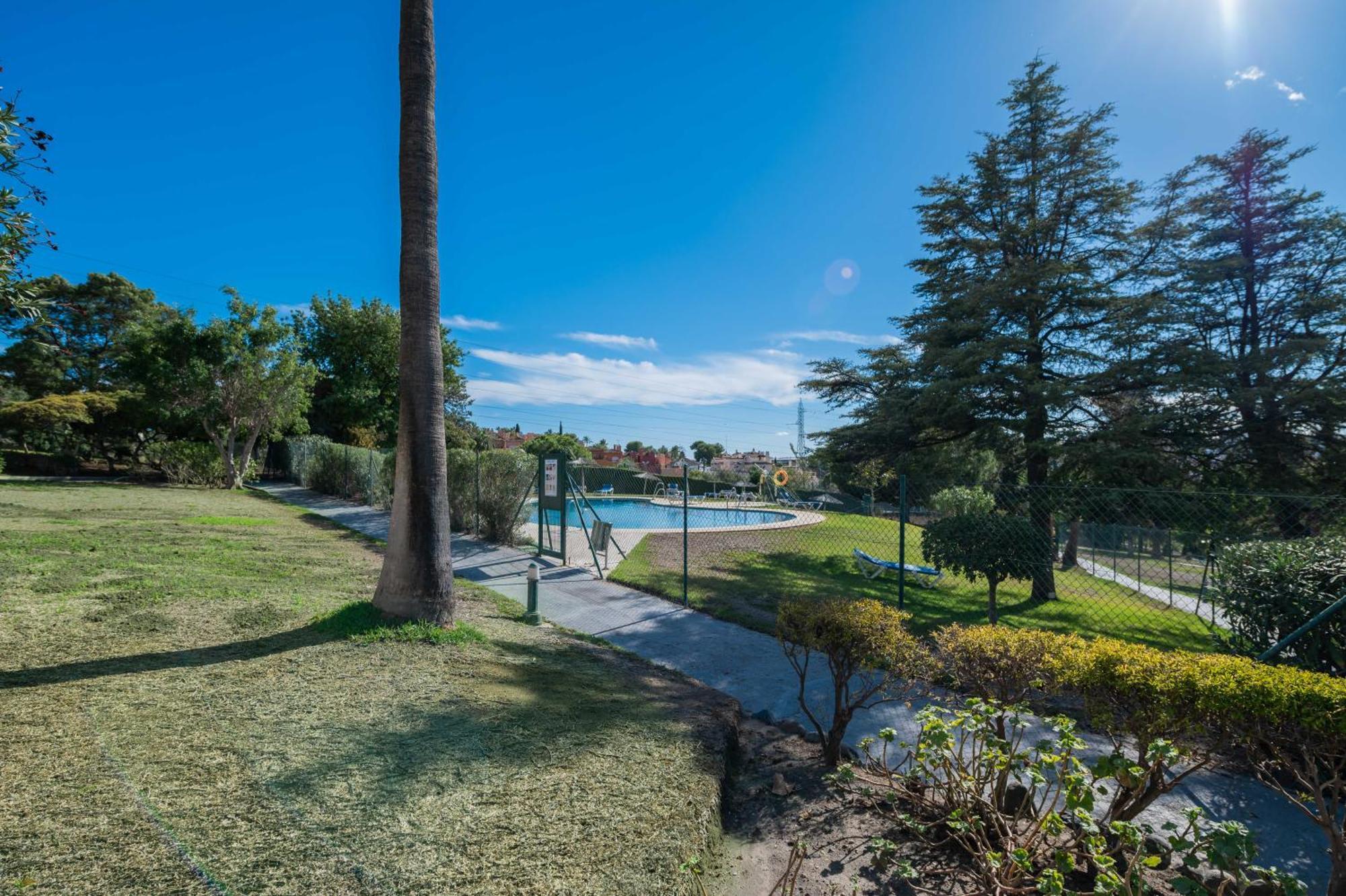 Apartment Newly Renovated Sunlit 3 Bdrm With Stunning Views *