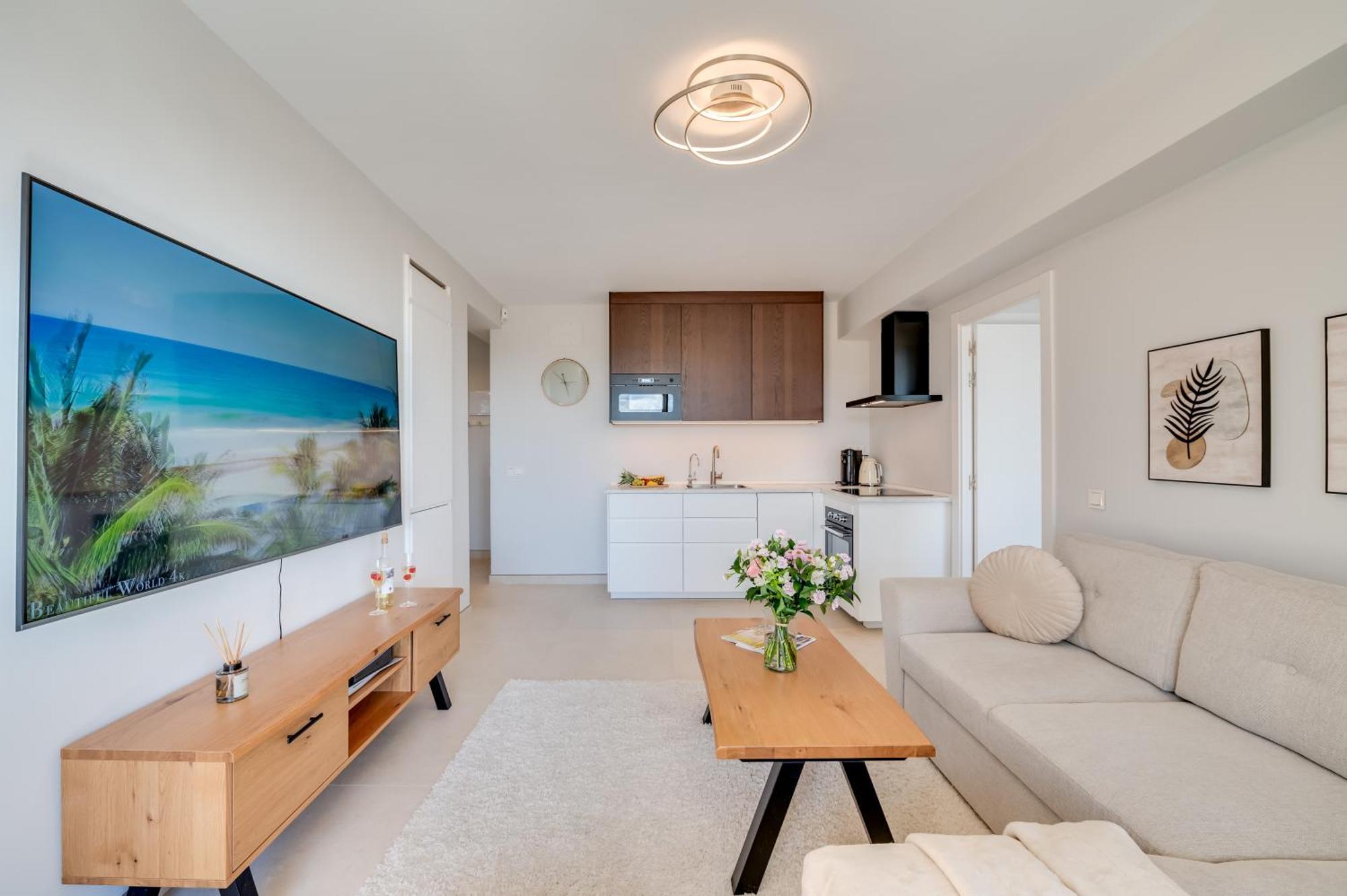 Newly Renovated Sunlit 3 Bdrm With Stunning Views Marbella