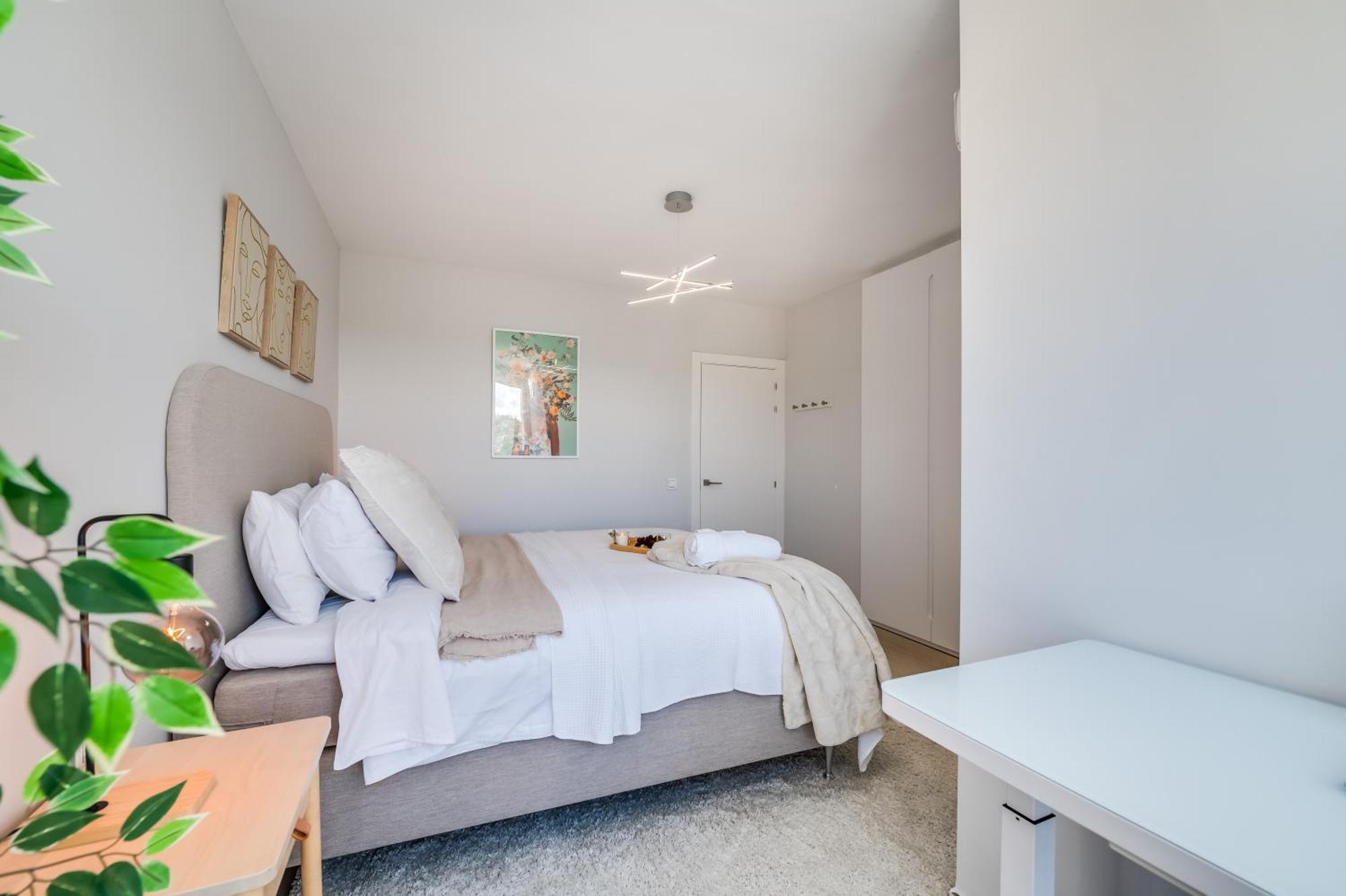 Newly Renovated Sunlit 3 Bdrm With Stunning Views Marbella