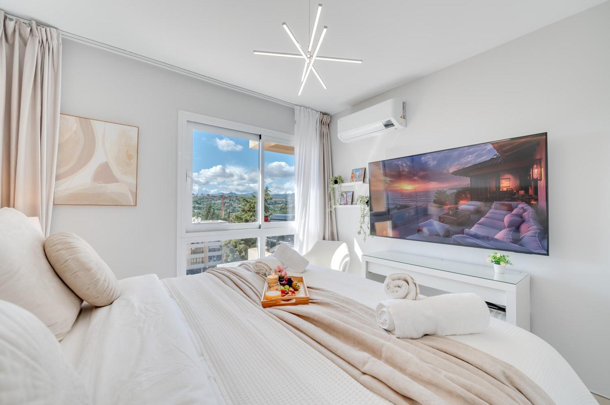Newly Renovated Sunlit 3 Bdrm With Stunning Views * Marbella