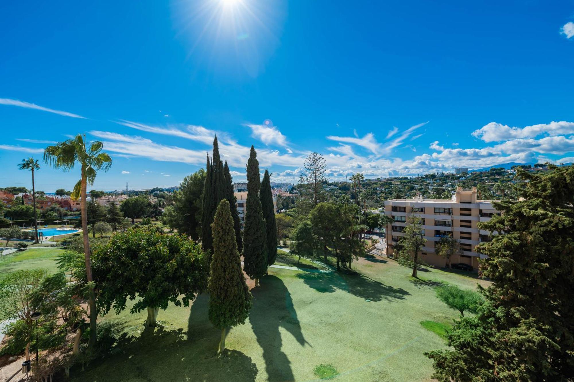 Newly Renovated Sunlit 3 Bdrm With Stunning Views Apartment