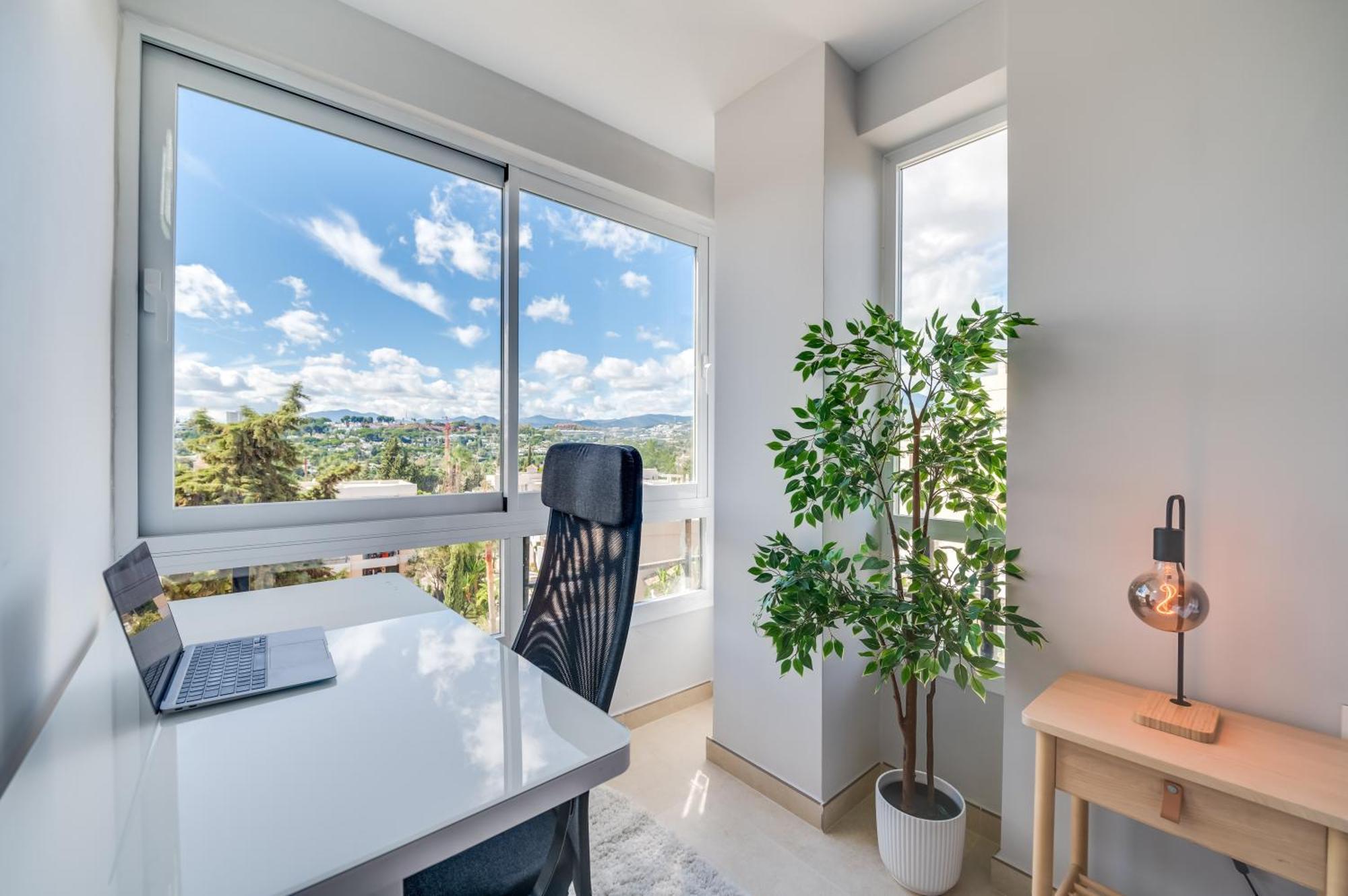 Newly Renovated Sunlit 3 Bdrm With Stunning Views Apartment